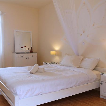 Aparthotel Kathys Island Retreat à Adia Extérieur photo