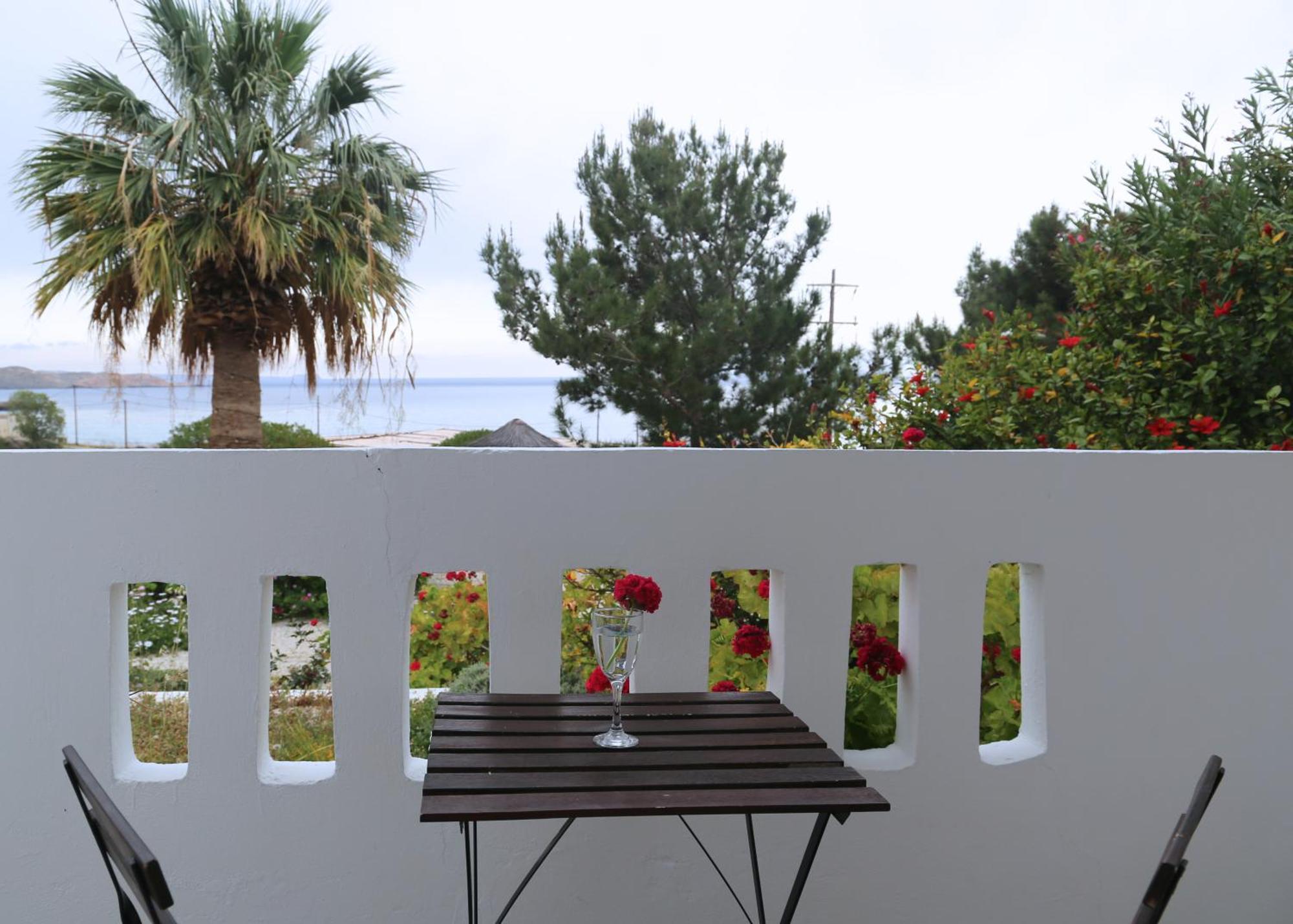 Aparthotel Kathys Island Retreat à Adia Extérieur photo