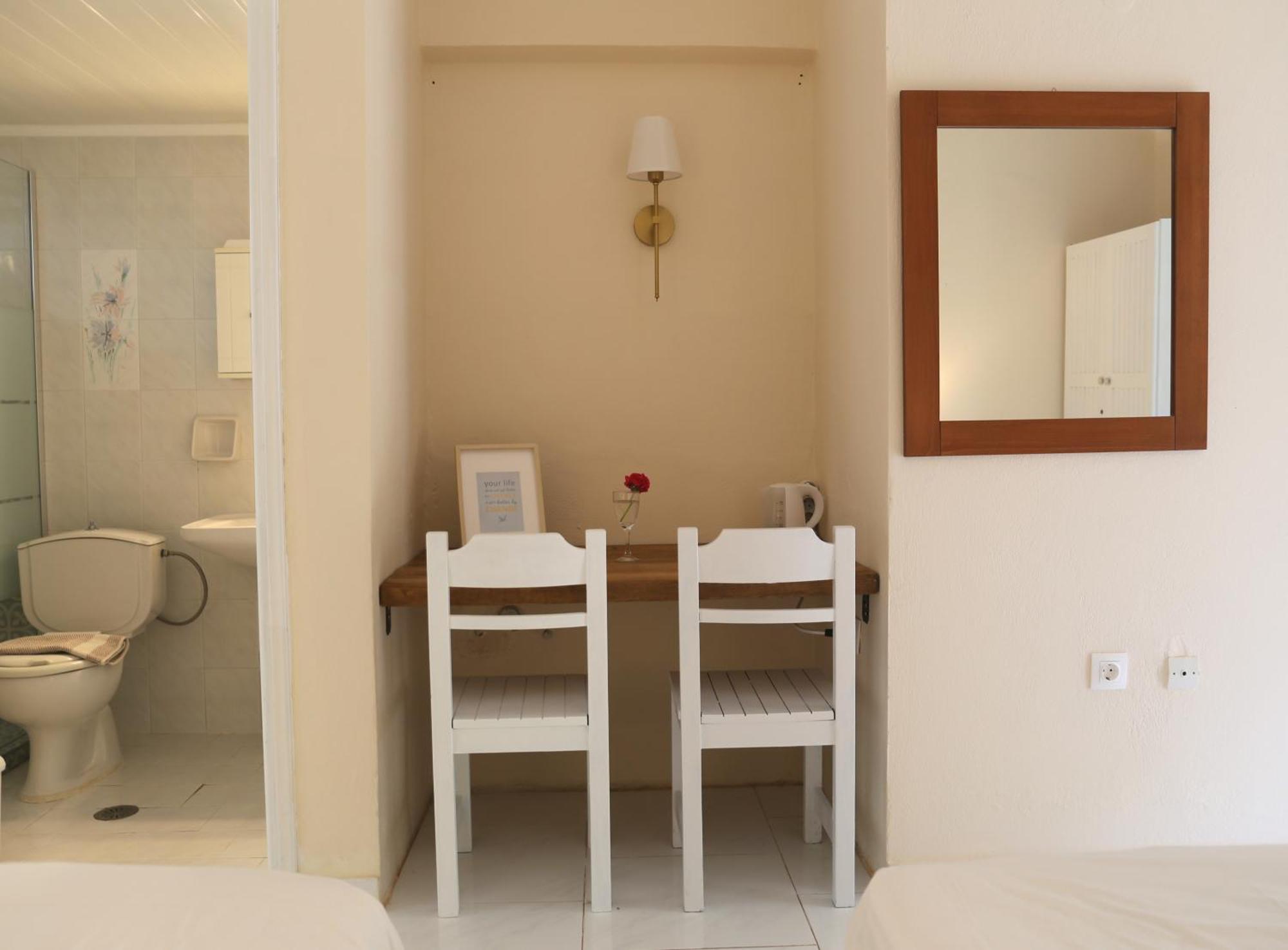 Aparthotel Kathys Island Retreat à Adia Extérieur photo