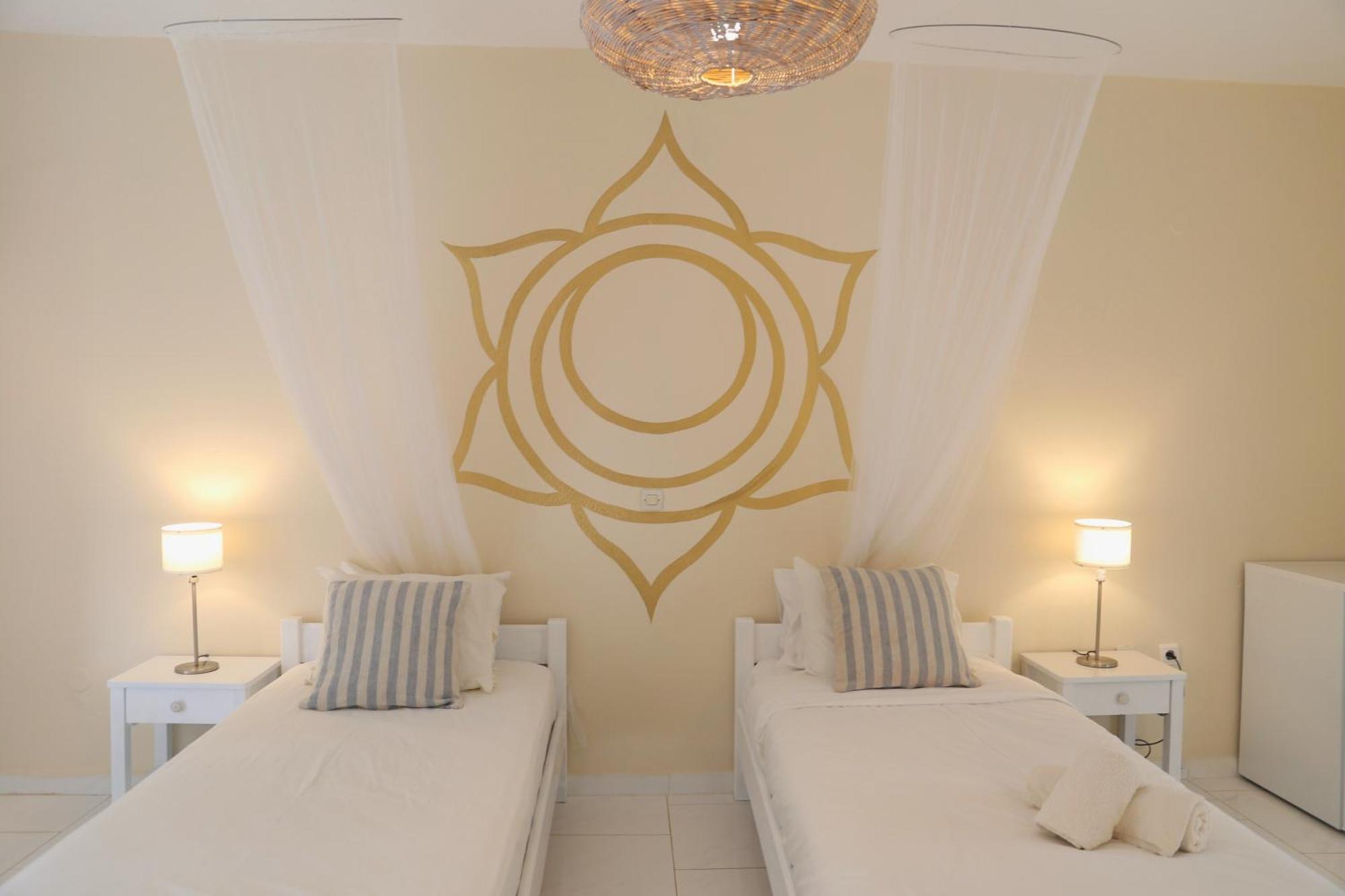 Aparthotel Kathys Island Retreat à Adia Extérieur photo